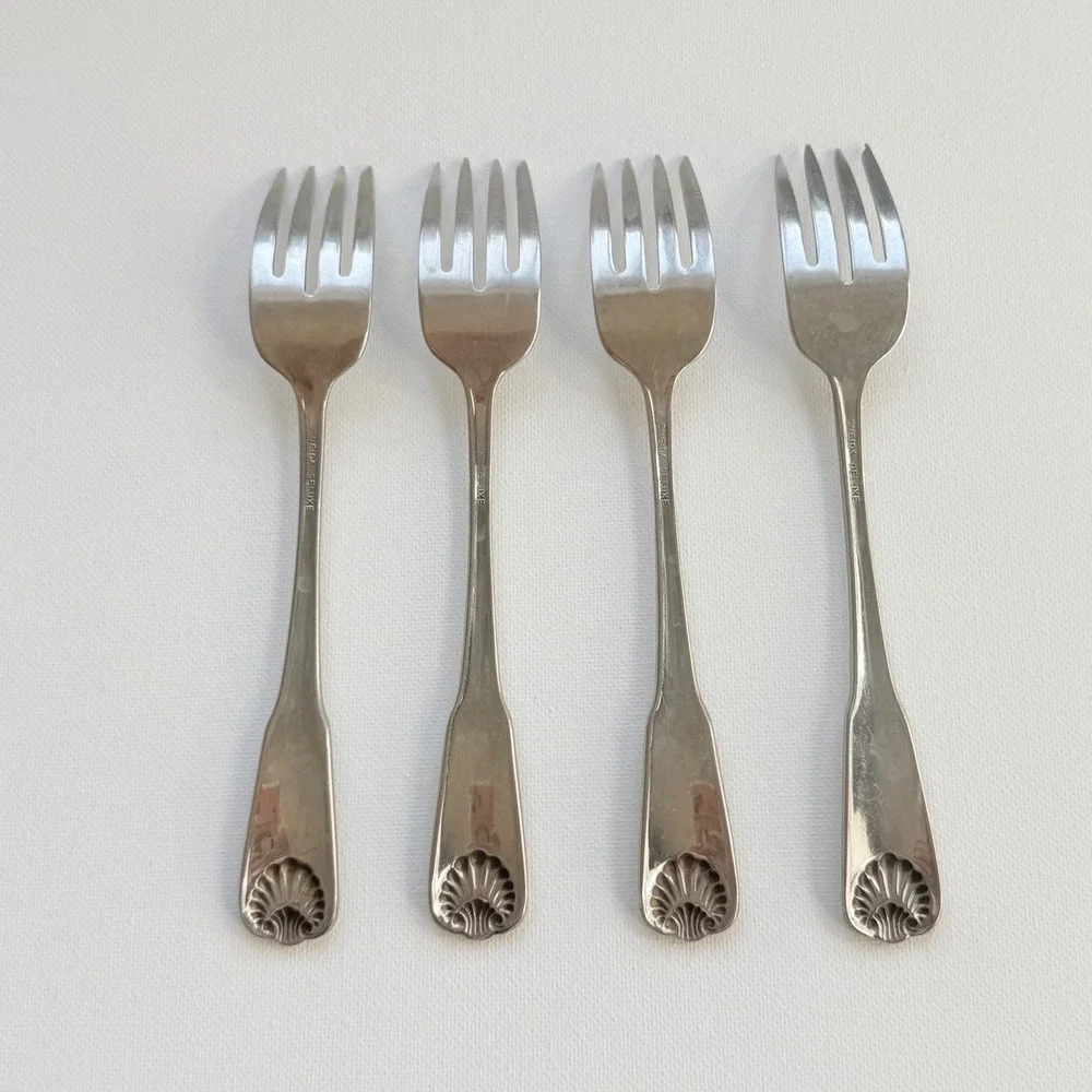 Oneida Cocktail Forks Set of 4 Silver Excellent Shell Motif Stainless Flatware